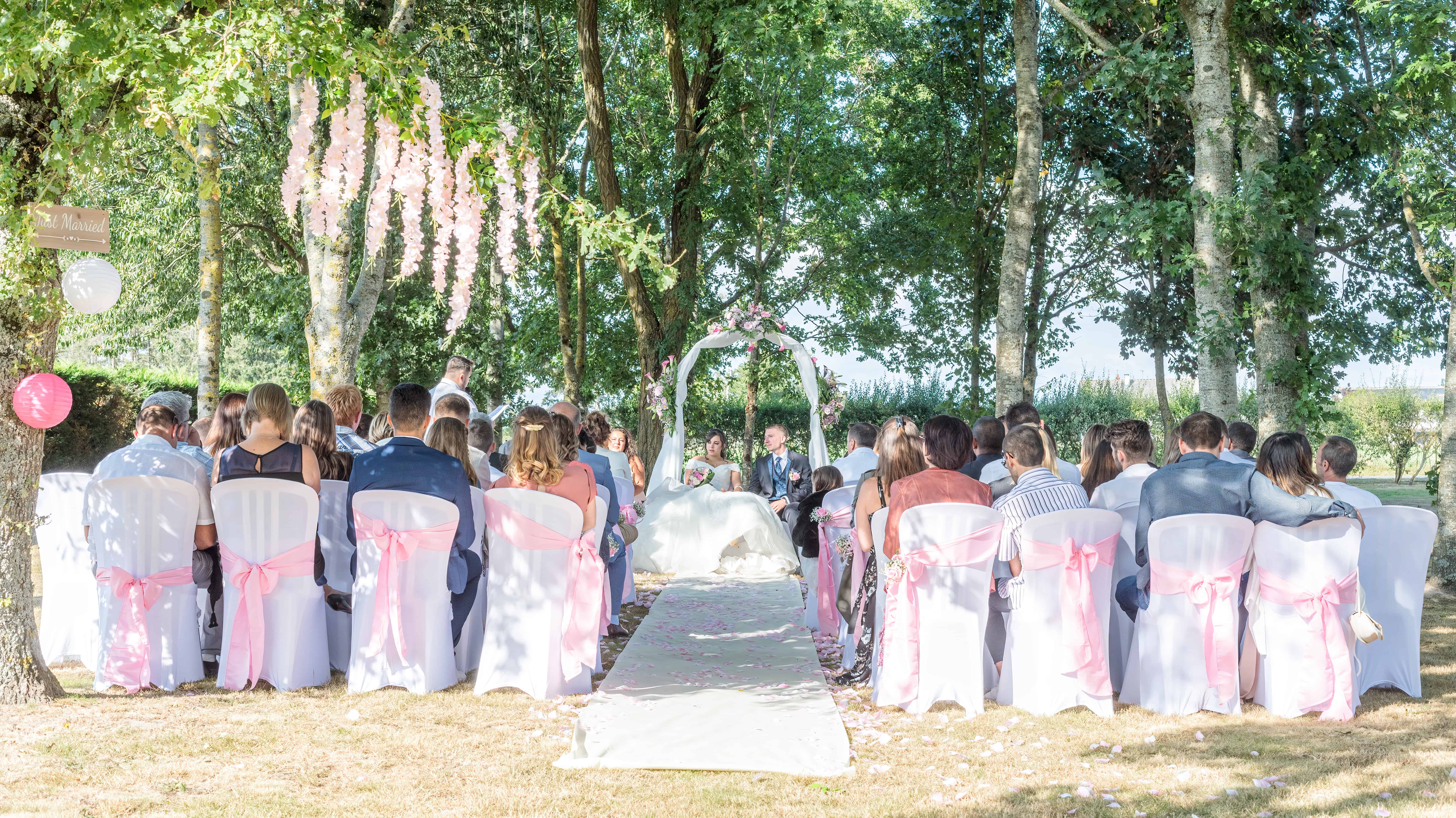 Mariage début de cérémonie laïque extérieure Mariage début de cérémonie laïque extérieure